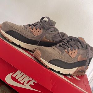 WmNS Nike Air Max 90 LTHR